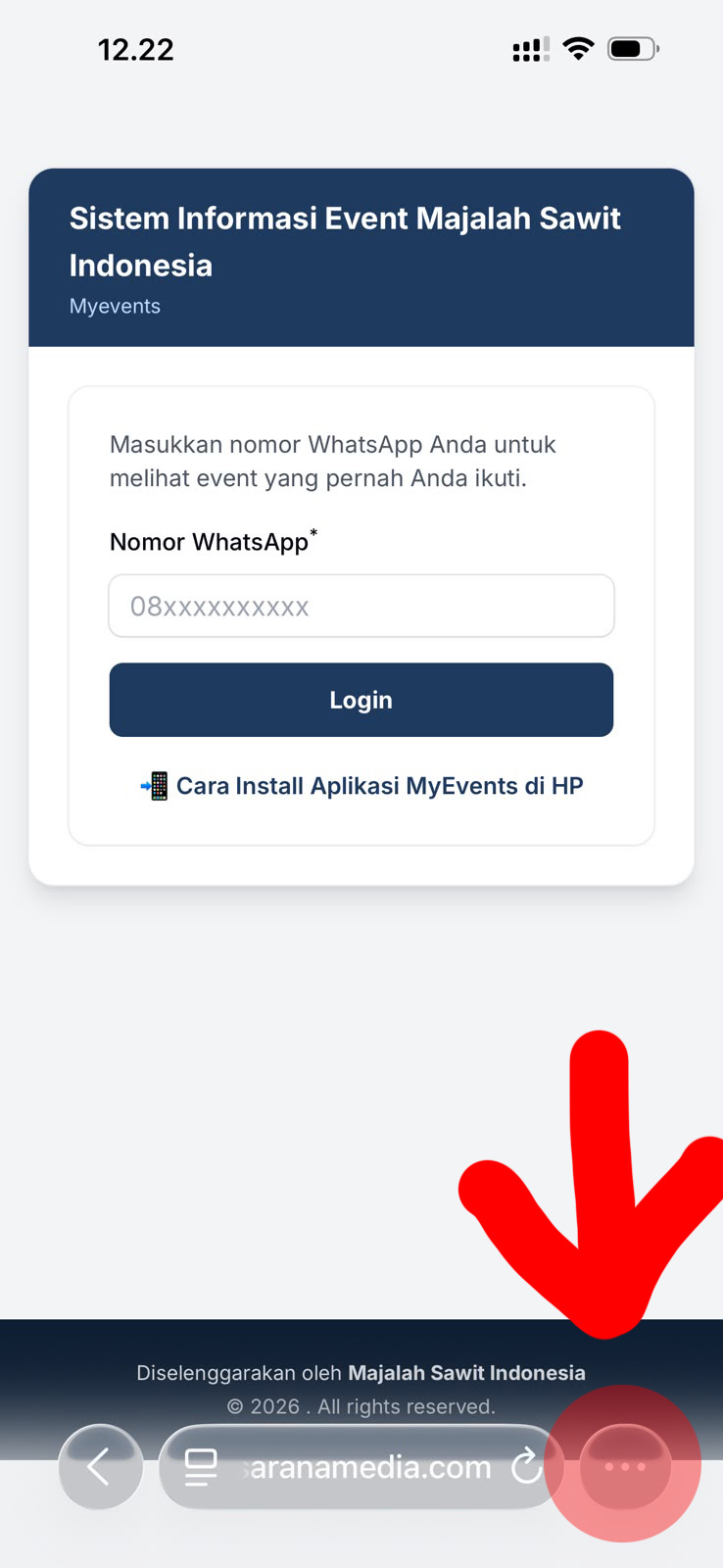 Tap tombol titik tiga di Safari iPhone